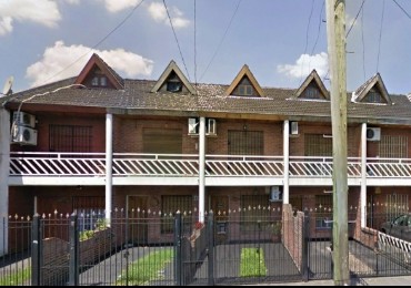 Triplex 4 ambientes en Moron con entrada de auto !
