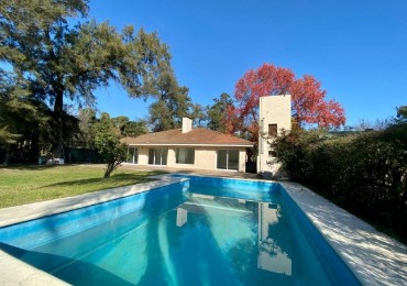Casa en venta en Ituzaingo - Parque Leloir! 2700 mts